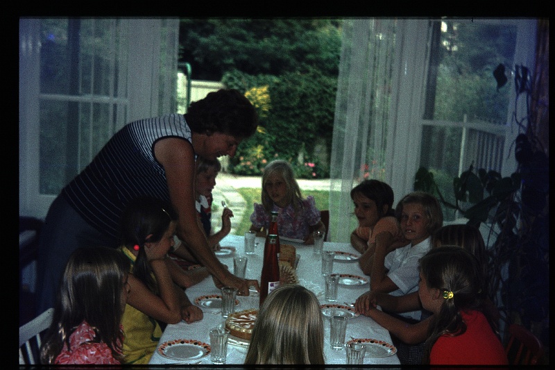 06.Delft aug 1973 Mama,Brigitte,Marion.JPG